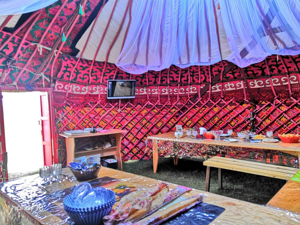 Yurt Camp Ali-Nur At Lake Song-Kol Юрточный Лагерь Али-Нур Озеро Сон-Куль Сон-Куль Кыргызстан Нарын Kyrgyzstan Naryn Εξωτερικό φωτογραφία